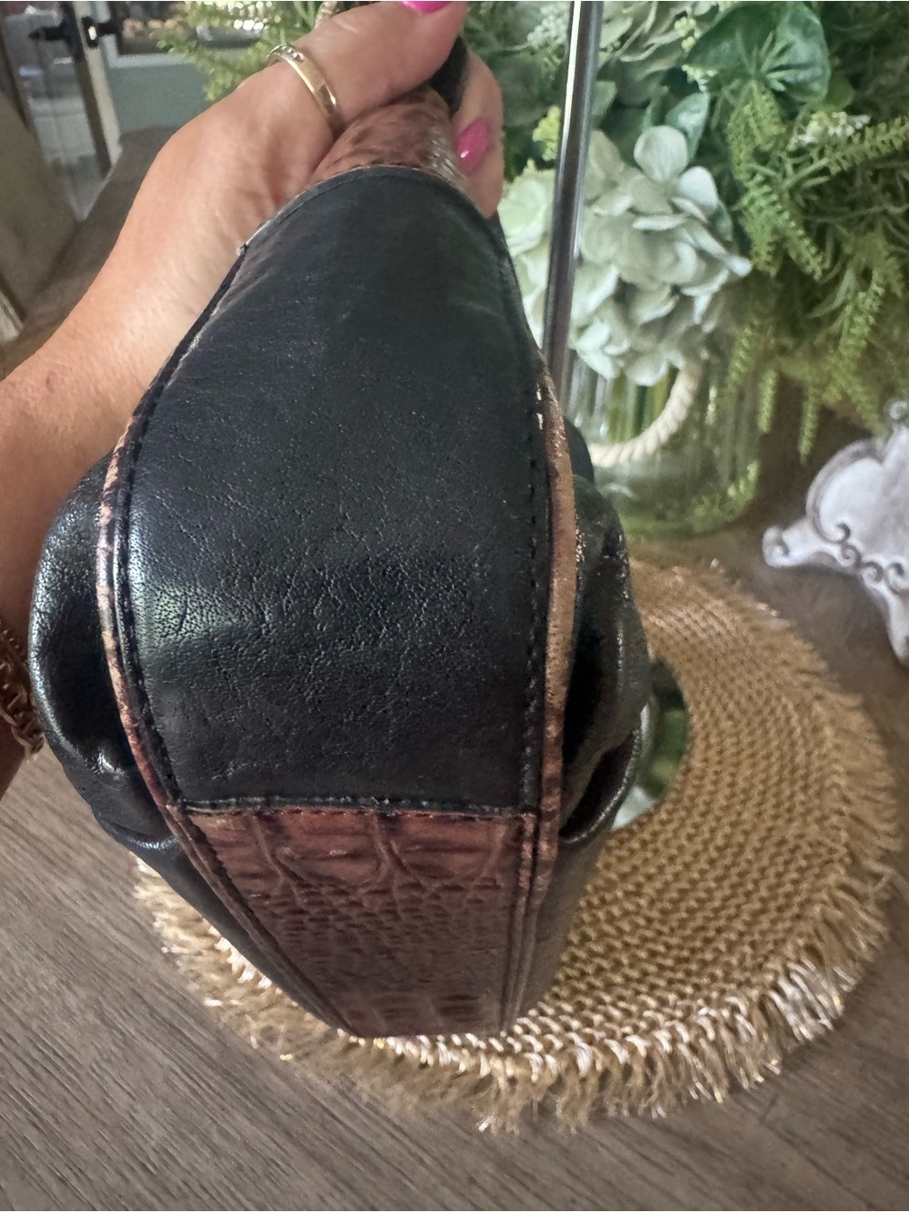 EUC Brahmin VINTAGE Brown Croc-Textured Leather Shoulder Bag Orig $399 🤎 - Picture 5 of 8
